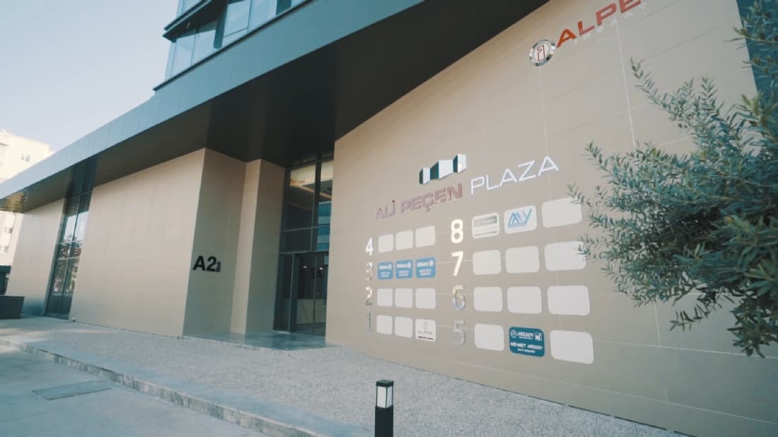 Alkor Cephe Sistemleri tarafından tamamlanan plaza cephesi